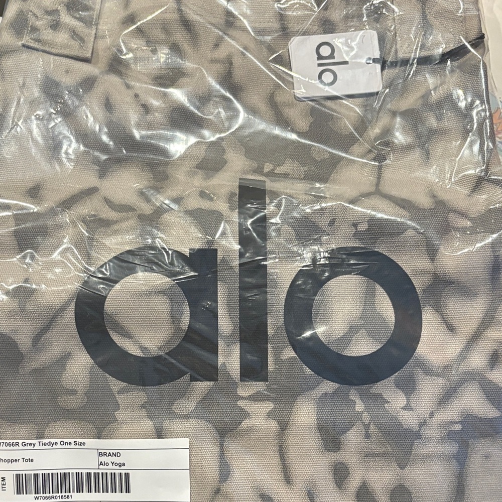 Alo Yoga Gray Tie-Dye shopper tote